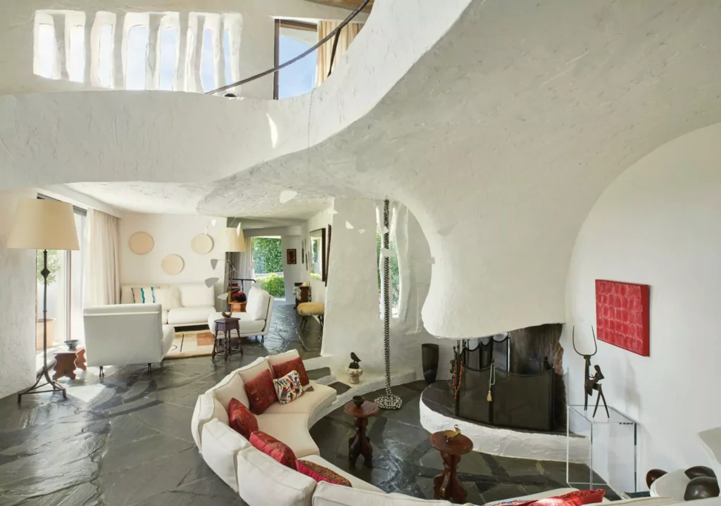 Much of the interior decoration has remained untouched since it was decorated by its original owners, who filled the main living space with a museum-worthy collection of 20th-century art plates by Pablo Picasso, Diego Giacometti lamps, a Robert Courtright collage, and a white Alexander Calder mobile. Francesco Lagnese