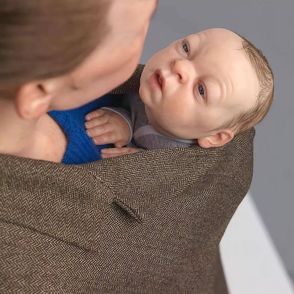 Ron Mueck, Woman with Shopping, detail, 2013 - 2015. Mixed media. 113 x 46 x 30 cm (44.49 x 18.11 x 11.81 in).