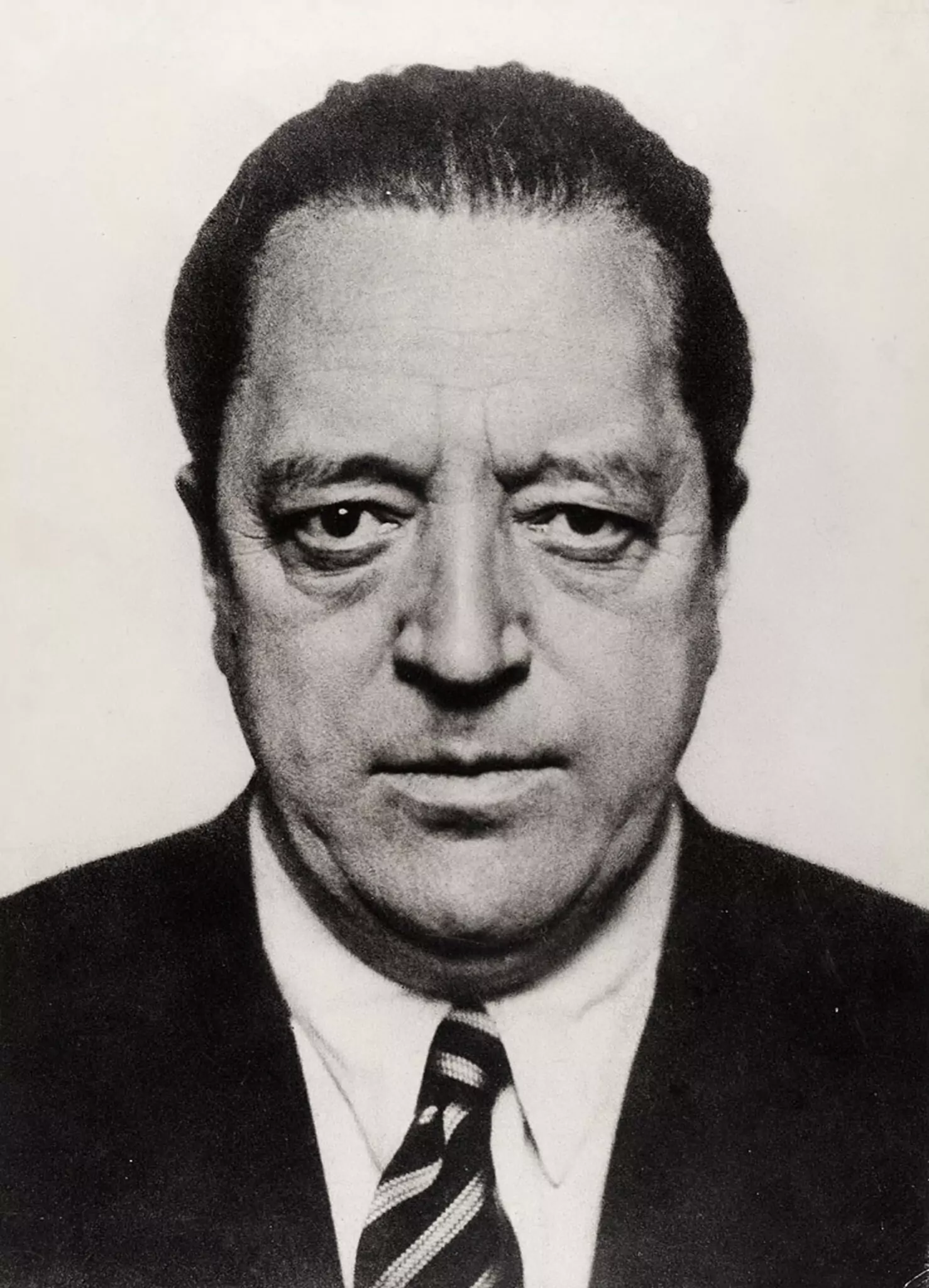 Ludwig Mies van der Rohe, 1934, photo by Hugo Erfurth