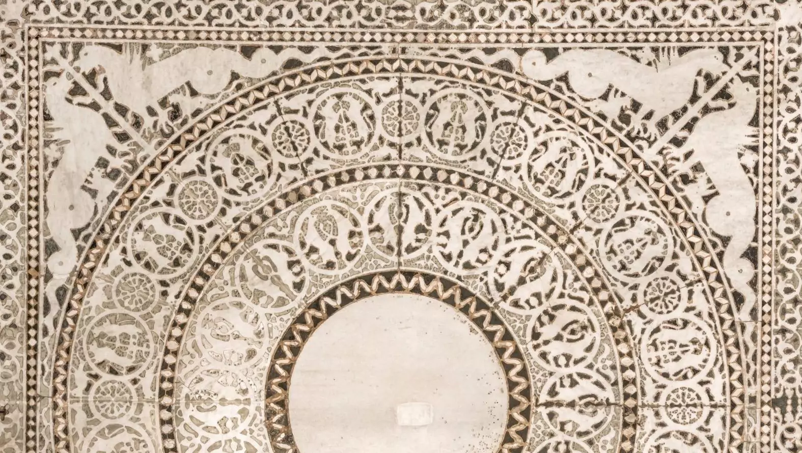 the restoration of “Madre Terra” mosaic
